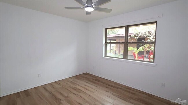 Building Photo - 807 S 21st Ave