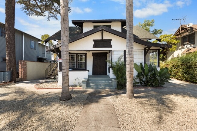 Primary Photo - This spacious 1 bedroom, 1 bathroom apartm...