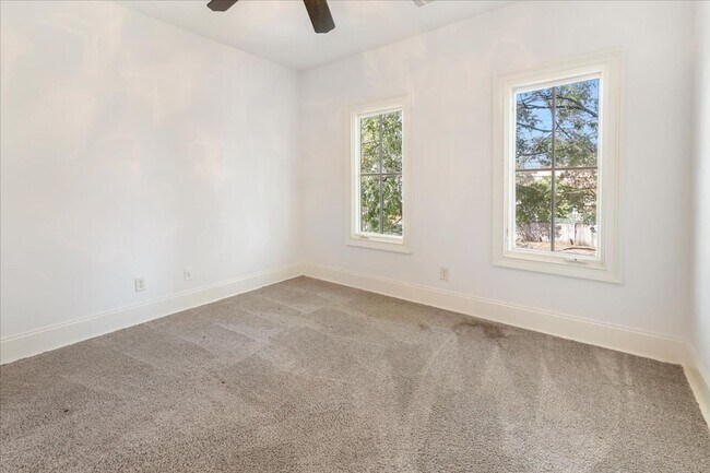 Building Photo - 216 W Anderson St