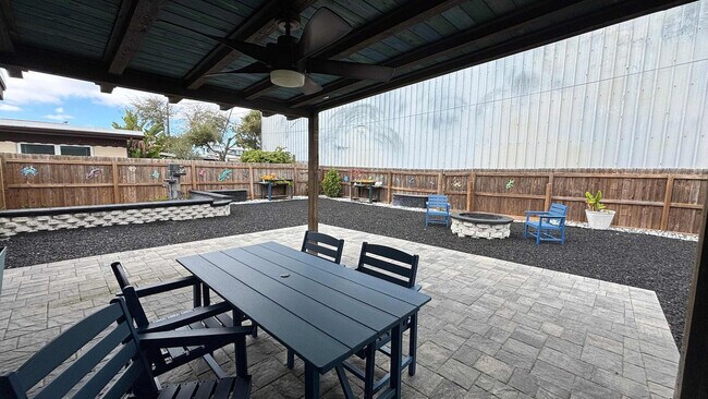 Building Photo - 2 Talo Cir