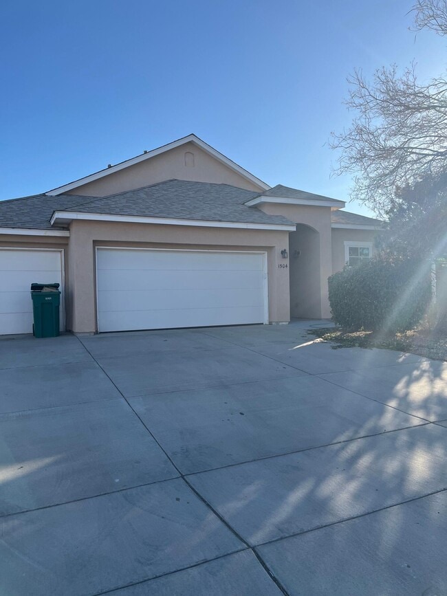 Building Photo - 1504 Reynosa Loop SE