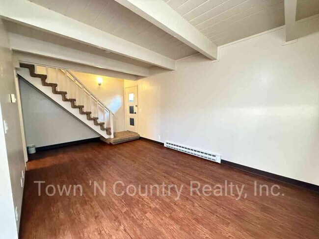 Building Photo - 250 E Romie Ln