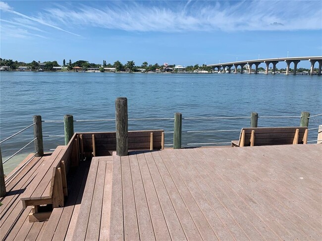 Building Photo - 6061 Bahia Del Mar Cir