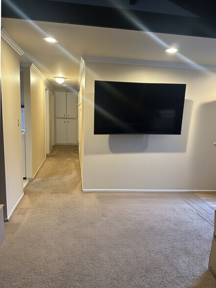 Building Photo - 1444 W 8th St