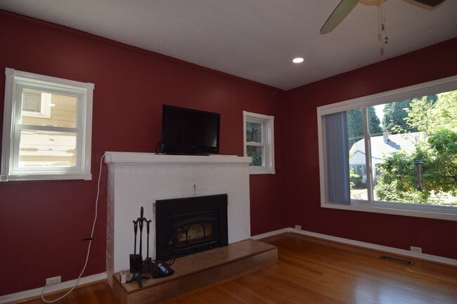 Building Photo - 4304 SE 30th Ave