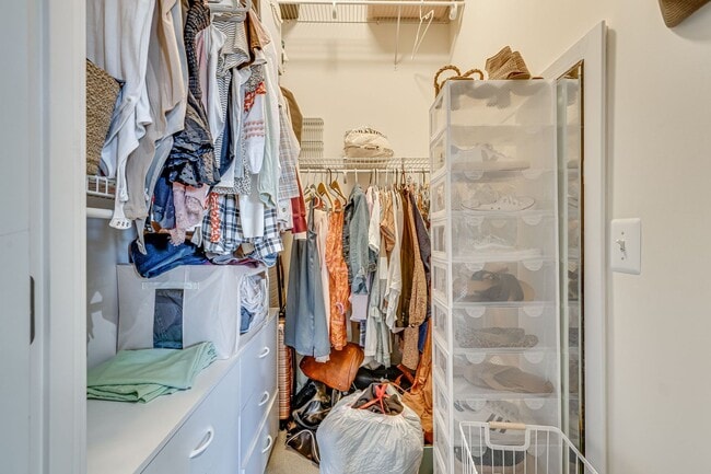 Building Photo - Modern Condo in Old Town Alexandria