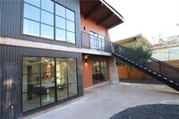 Building Photo - 400 E 30th St