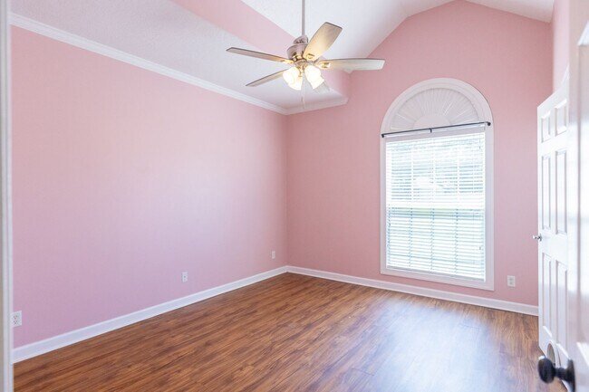 Building Photo - 4004 Grey Oak Dr