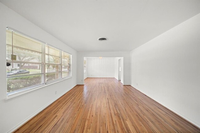 Building Photo - 4802 Braesvalley Dr