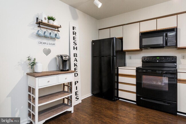 Building Photo - 7511 Ashby Ln