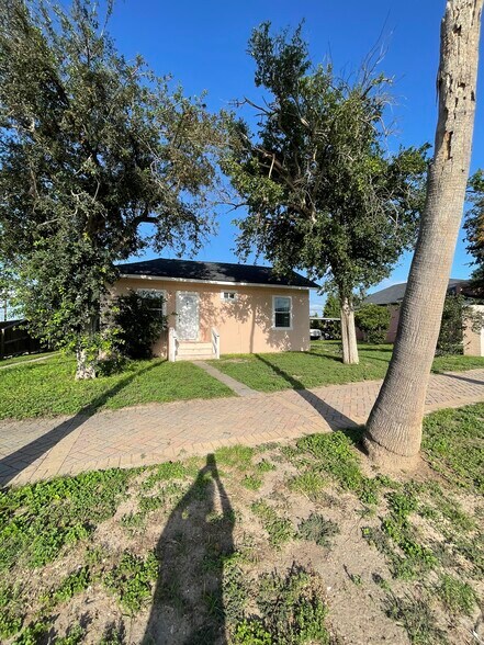 Building Photo - 428 S Texas Ave