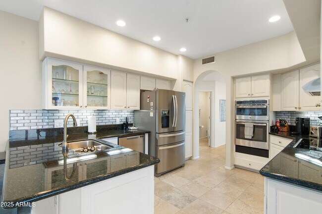 Building Photo - 126 W North Ln