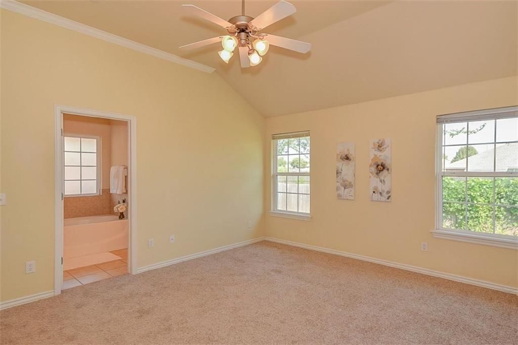 Building Photo - 913 Eagle Cliff Dr