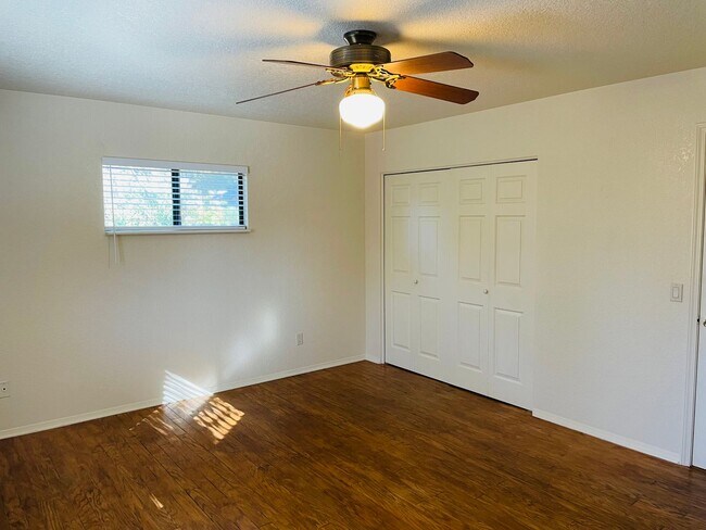 Building Photo - 30 Quartz Dr