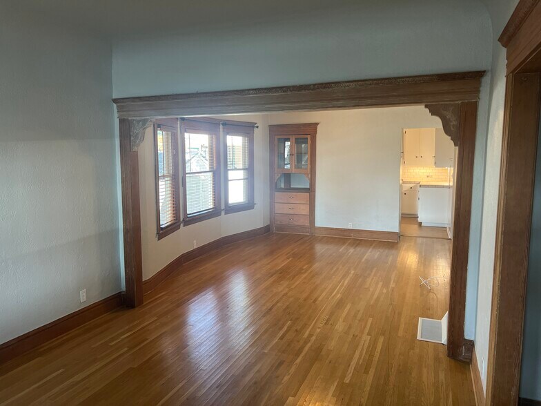 Building Photo - 4190 Lincoln Ave