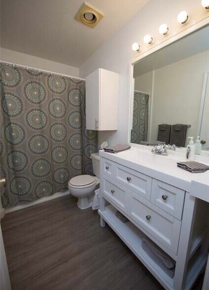 Building Photo - 2121 Xenia St