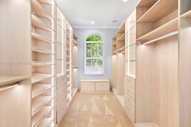 Building Photo - 814 W Dilido Dr