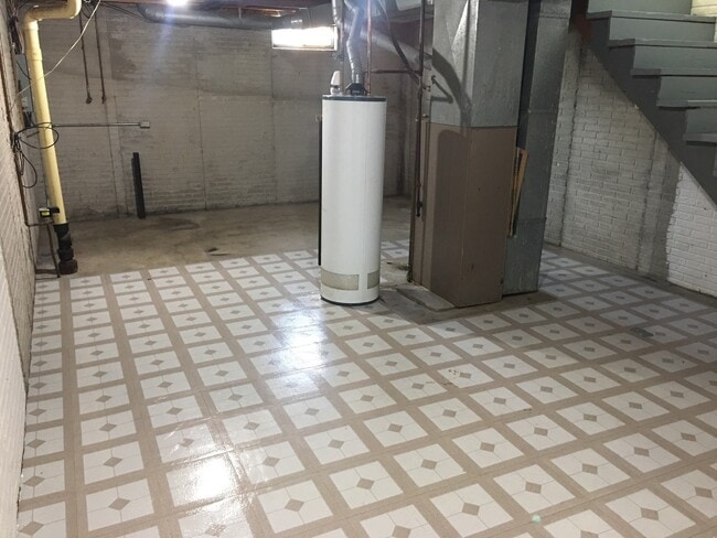 Building Photo - 2 bedroom townhouse- located near frisbee ...