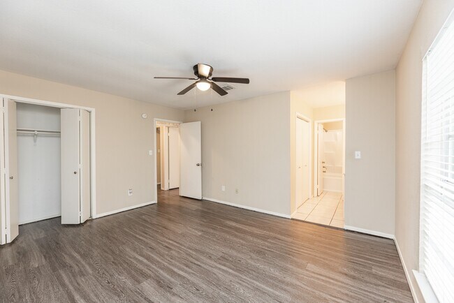 Building Photo - 1932 Avenue B Ave