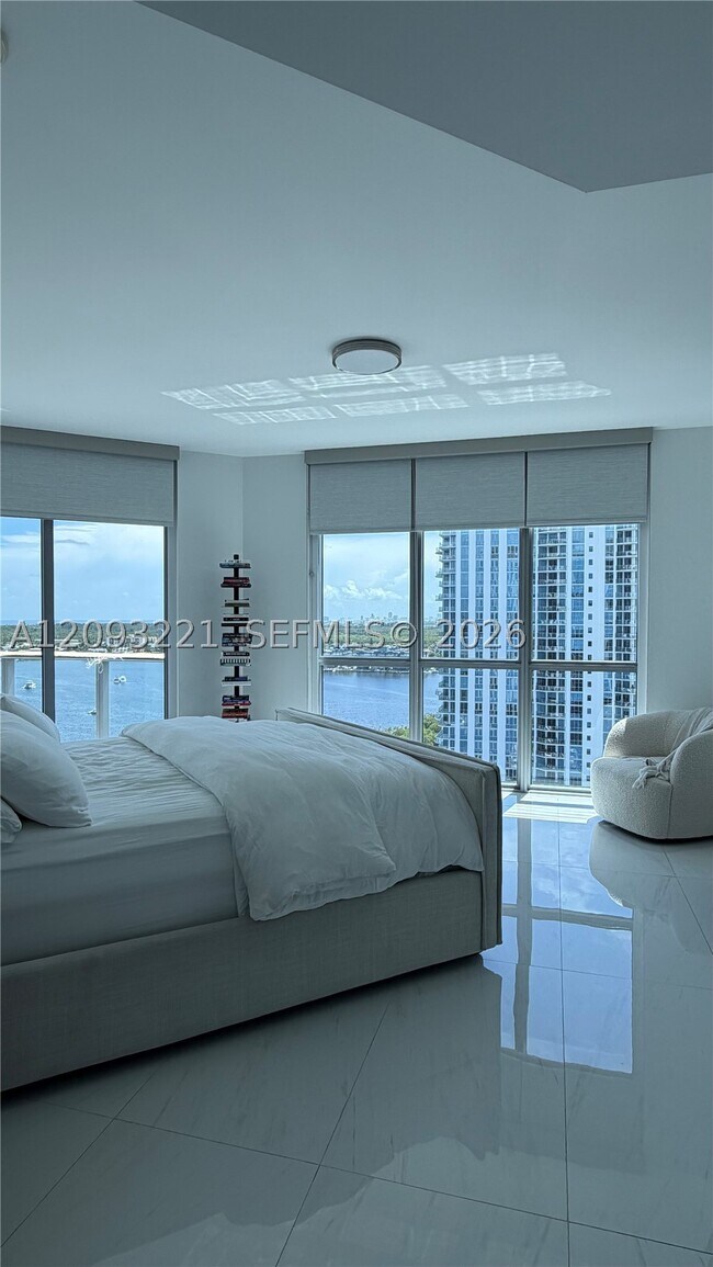 Building Photo - 17301 Biscayne Blvd