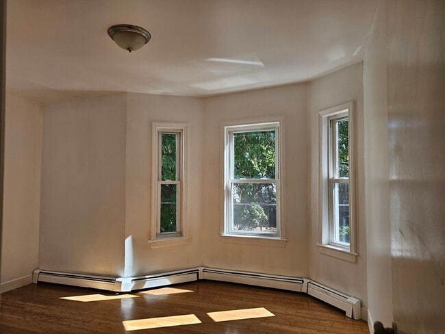 Building Photo - 23 Pine St