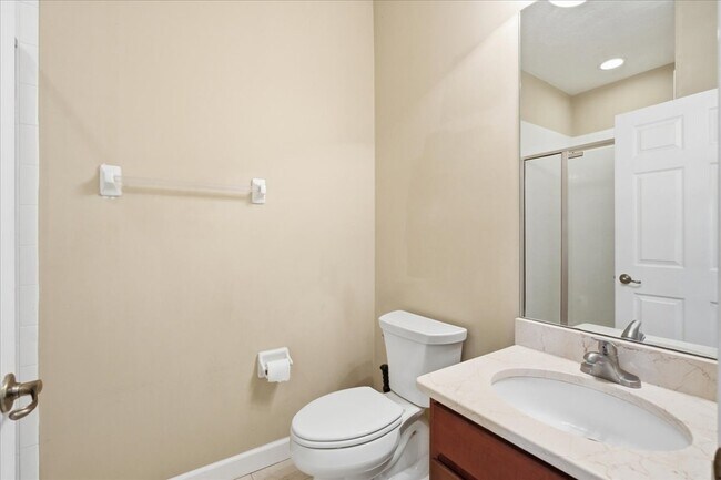 Building Photo - 290 Westlawn Dr