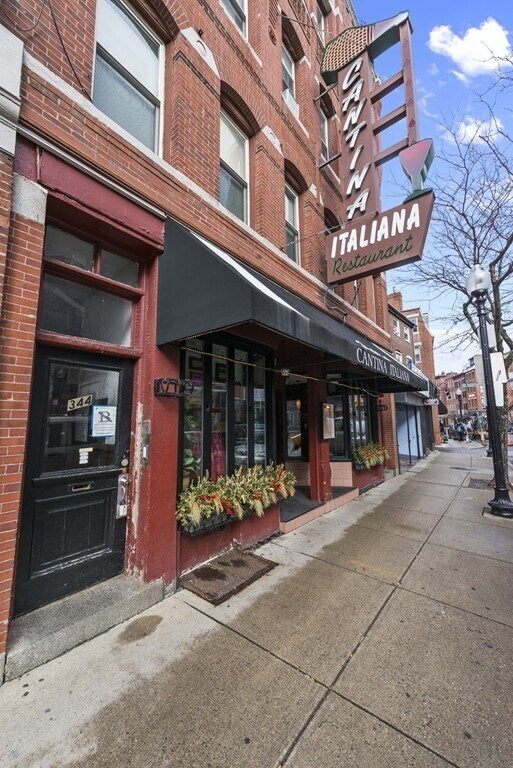 Building Photo - 344 Hanover St
