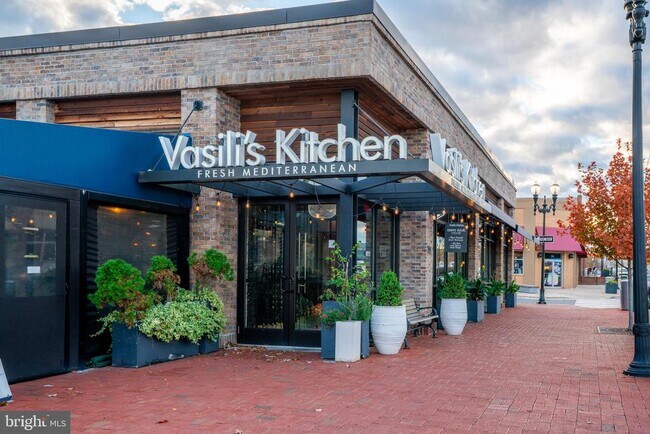 Building Photo - 92 Chevy Chase St