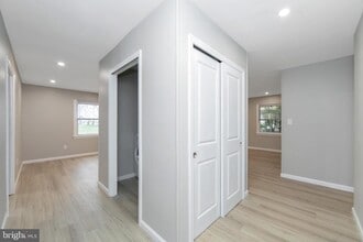 Building Photo - 2 S Sunset Rd