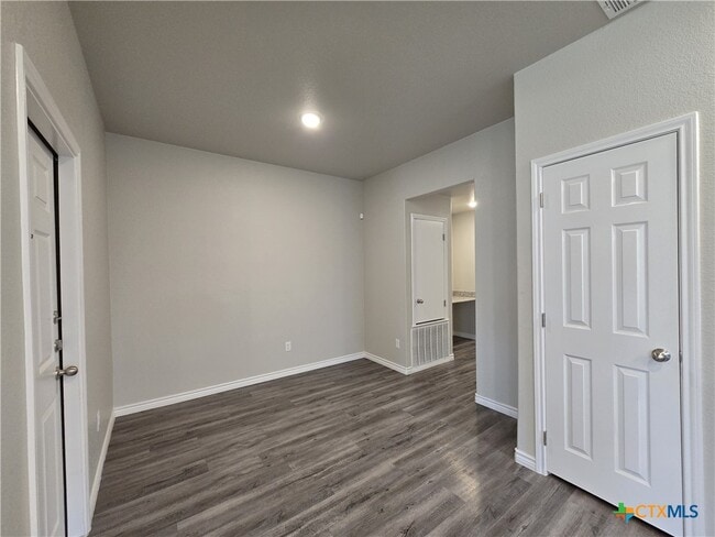 Building Photo - 523 Lost Trl