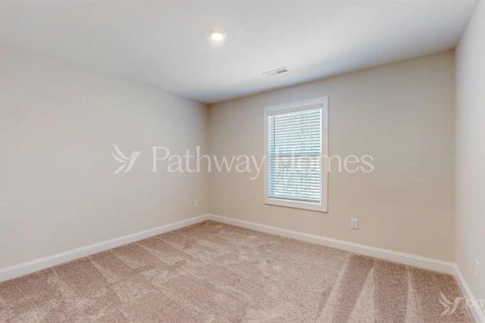 Building Photo - 121 S Sina St