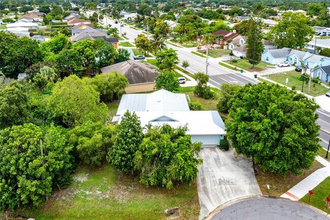 Building Photo - 2041 SE Floresta Dr