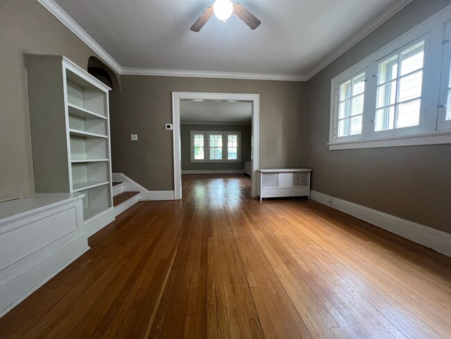 Building Photo - 3081-3081 Meadowbrook Blvd