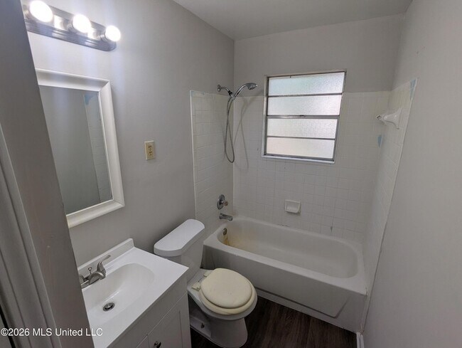 Building Photo - 6480 Forest Glen Dr