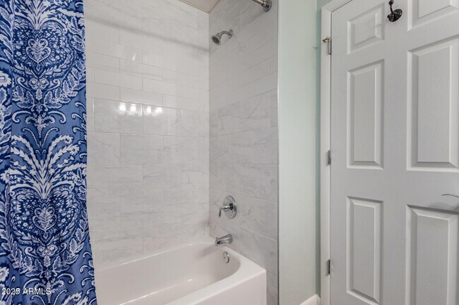 Building Photo - 6839 E Earll Dr