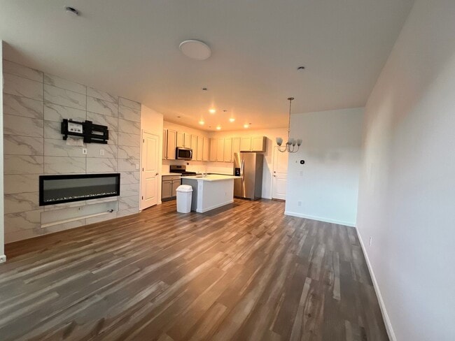 Building Photo - 18201 French Creek Ave