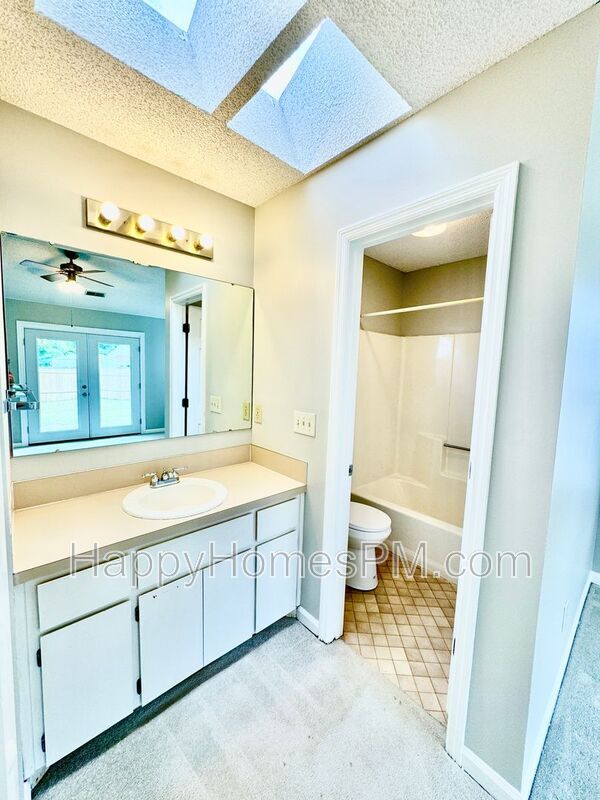 Building Photo - 8693 Blackshear Ct