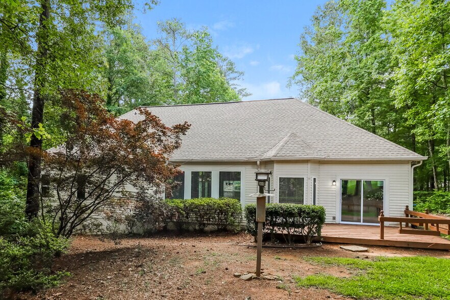 Building Photo - 4048 Golfview Ct