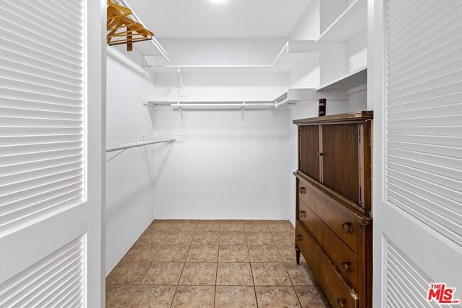 Building Photo - 4180 Keystone Av