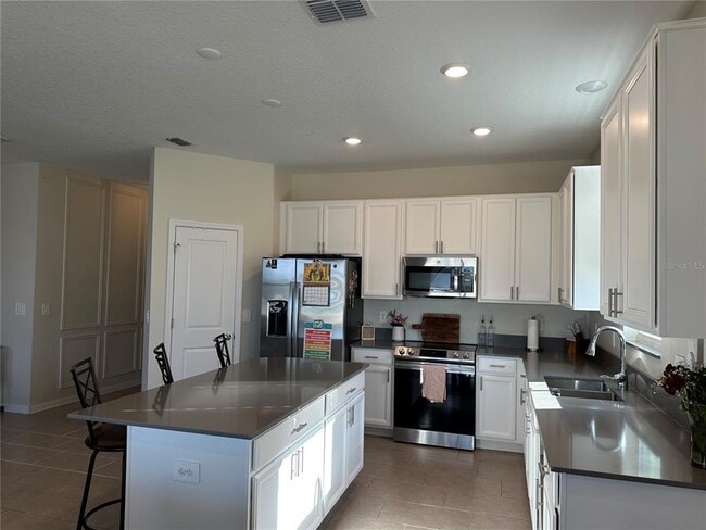 Building Photo - 751 Staffora St