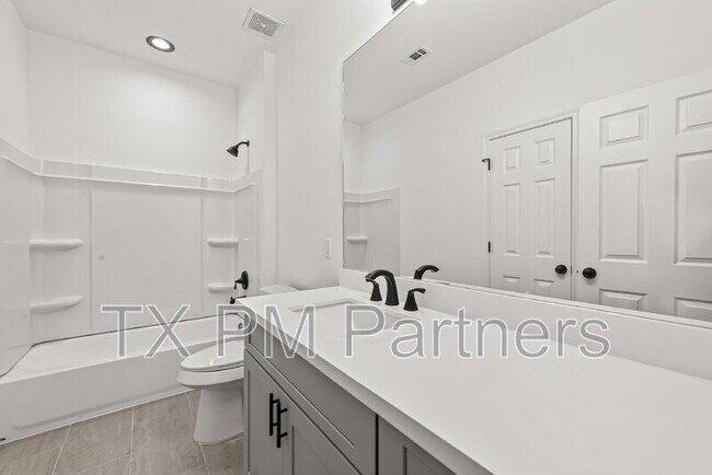 Building Photo - 10949 Cannes Memorial Dr