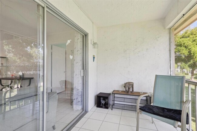 Building Photo - 1210 Bahama Bend