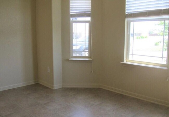 Building Photo - AVAILABLE SOON!!!!!