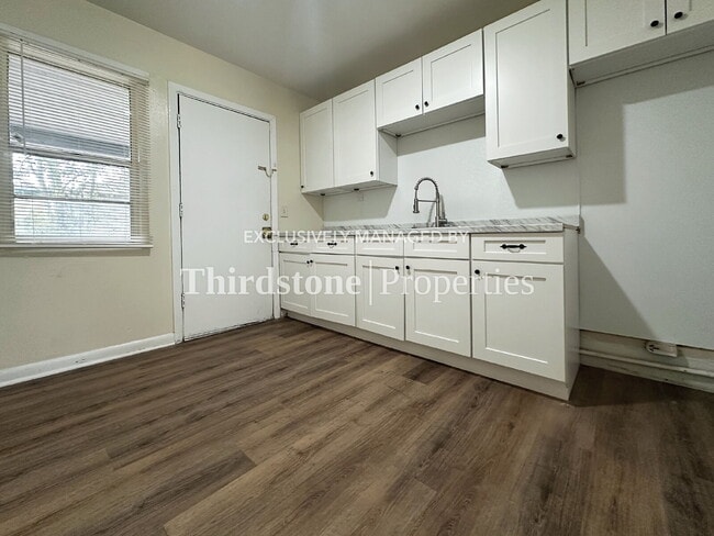 Building Photo - 5504 Plymouth St