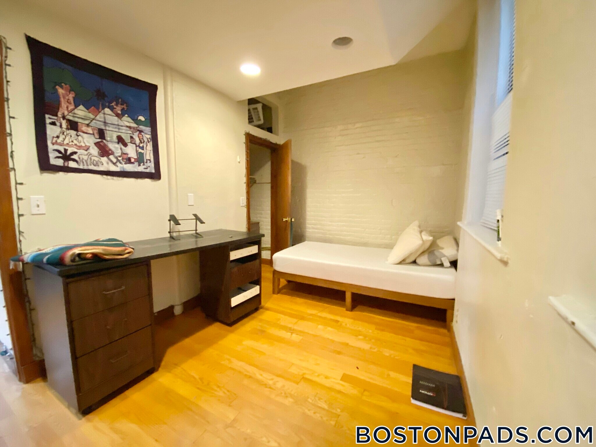 Building Photo - 204 Hemenway St