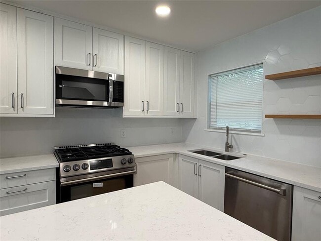 Building Photo - 6712 Bryn Mawr Dr