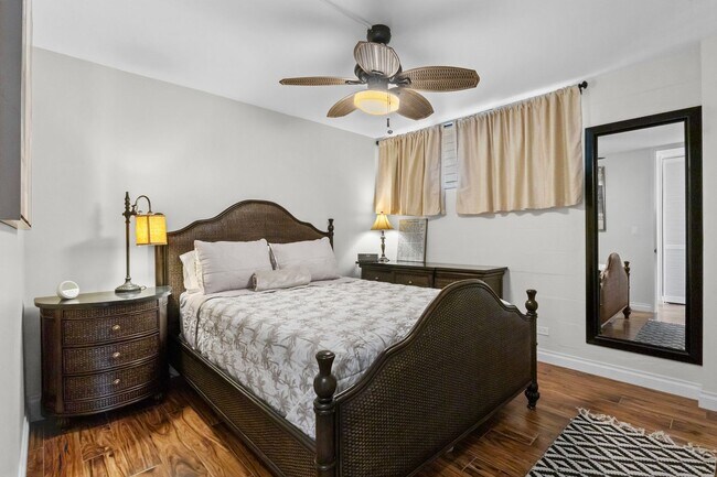 Building Photo - Elevated Island Living: High-Floor Corner Gem with Harbor & Sunset Vistas