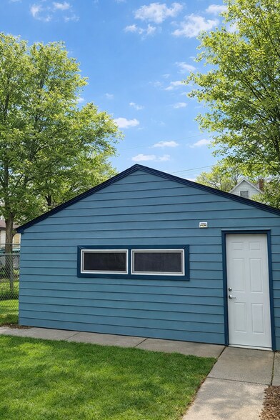 Building Photo - 1478 Van Buren Ave