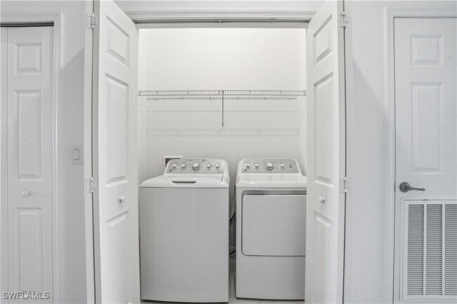 Building Photo - 2870 Blossom Wy