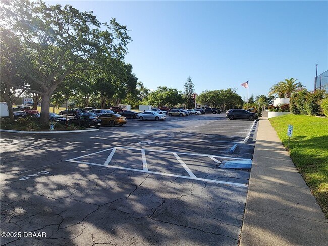 Building Photo - 935 N Halifax Ave